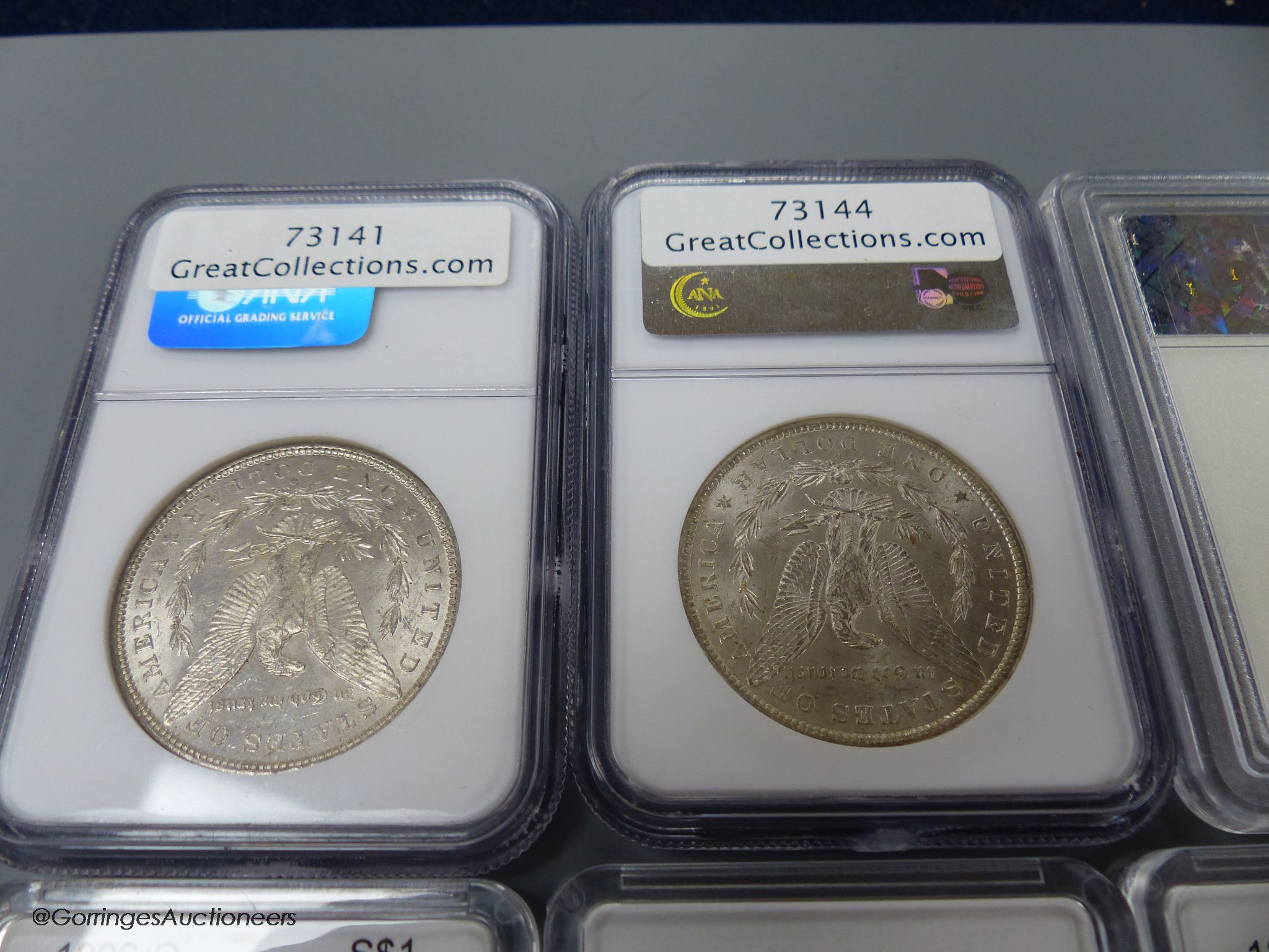 A collection of assorted American coins including modern missing edge lettering and copper tokens